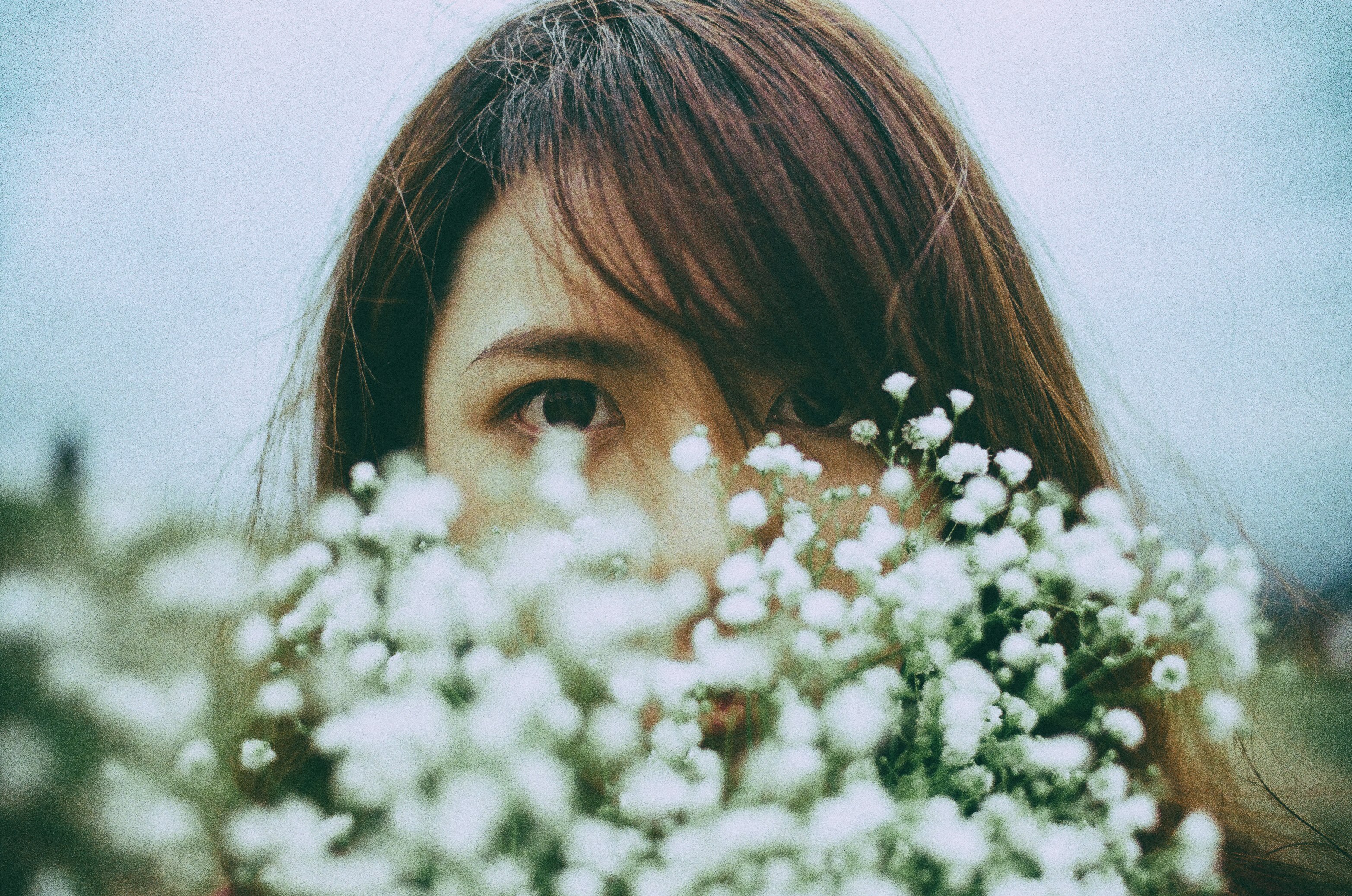 closeup photo of woman's face